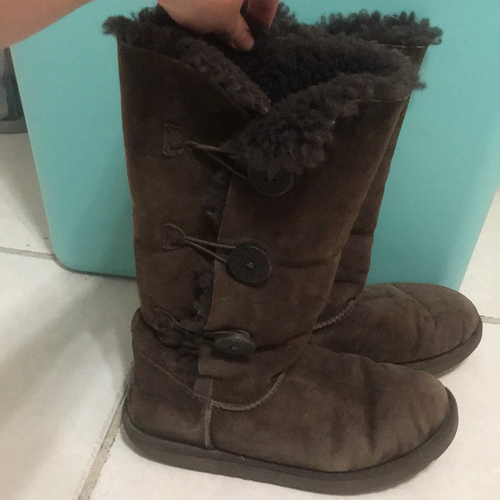 Brown button uggs ON HOLD FOR TANYA